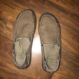 Men’s canvas slip on shoes.